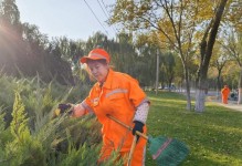 环卫工人的坚守（一个环卫工人的故事）