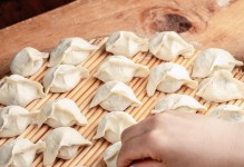 团圆的滋味——包水饺（家人、友情、感恩）
