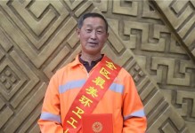 红梅街上的环卫工人（敬佩他们、爱护他们、感恩他们）