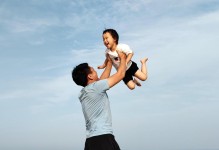 父爱如山——一个父亲为儿子扛起的所有（自强不息、守护一生、陪伴成长）