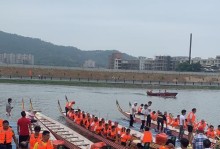 龙舟争胜（拼搏与荣耀）