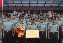 找到快乐的军训时光（一个男孩在军训中的成长和体验）